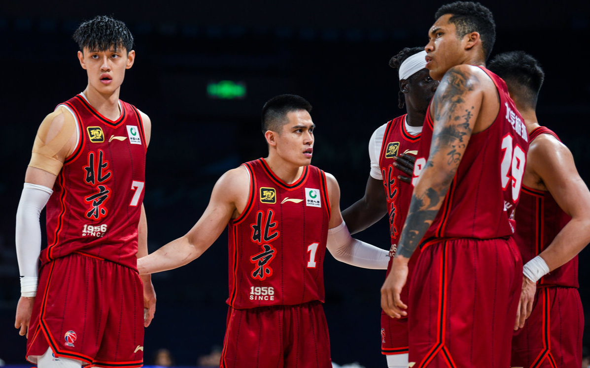 CBA常规赛今夜再迎强敌；亚特兰大门线救险；主帅态度：悬念犹存；球探报告显示潜力