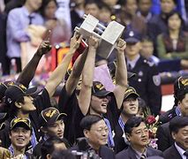 米兰体育在线-今晚广东宏远备战欧冠，复出首秀细节曝光，更衣室稳定，资深球员宣示担当