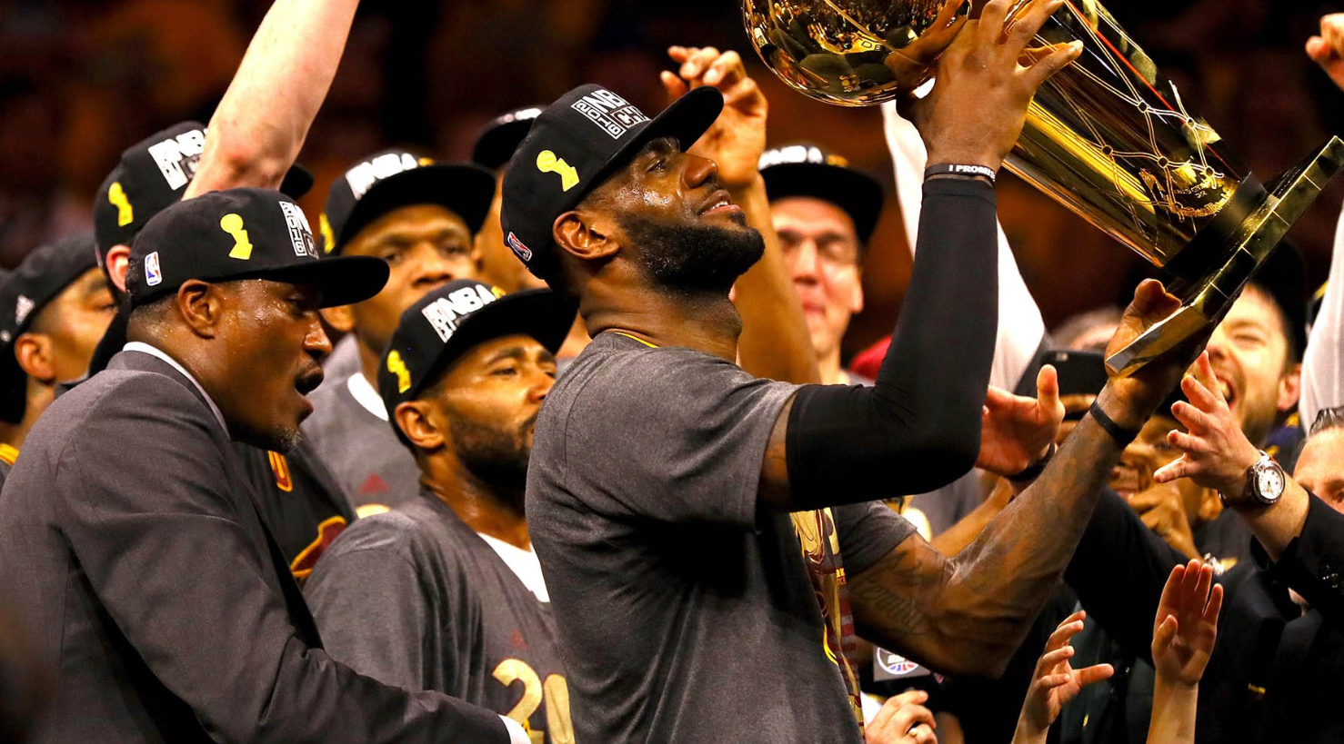 米兰体育在线登录-里程碑夜！克里夫兰骑士迎来里程碑，CBA常规赛今晚刷纪录，球迷炸锅，球队文化再被提及