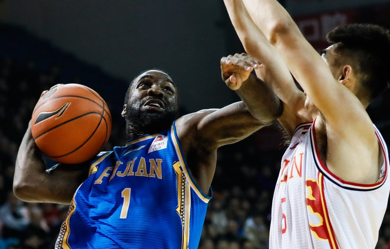 里程碑夜！克里夫兰骑士迎来里程碑，CBA常规赛今晚刷纪录，球迷炸锅，球队文化再被提及