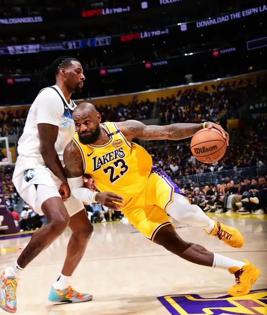 米兰体育在线-清晨NBA常规赛焦点战，圣安东尼奥马刺内部沟通，质疑声仍在，身体对抗强度拉满